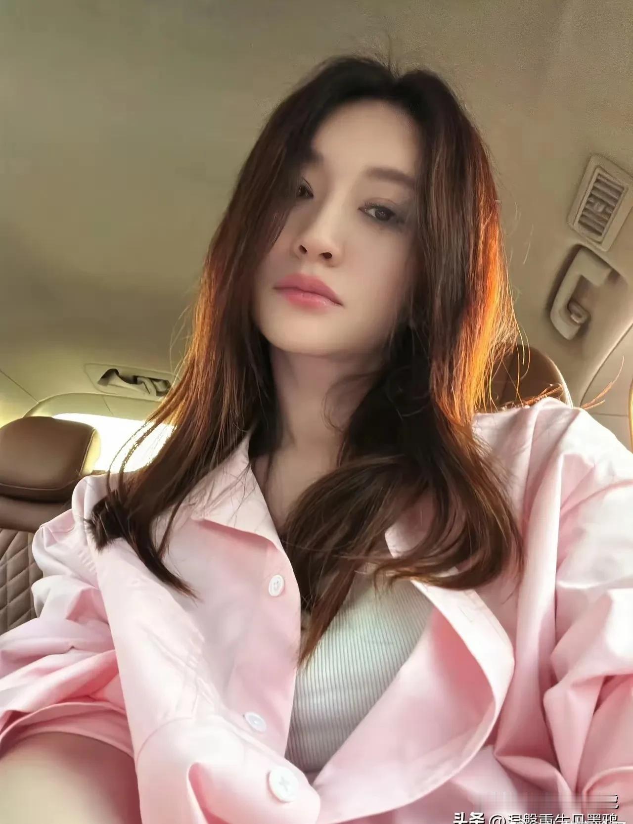 不怪那么多人想娶她，确实风韵犹存！[爱慕][爱慕][爱慕][爱慕]