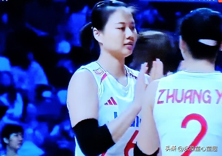 中国女排0-3不敌土耳其女排，无缘世联赛决赛！
 
 
北京时间7月25日晚，2