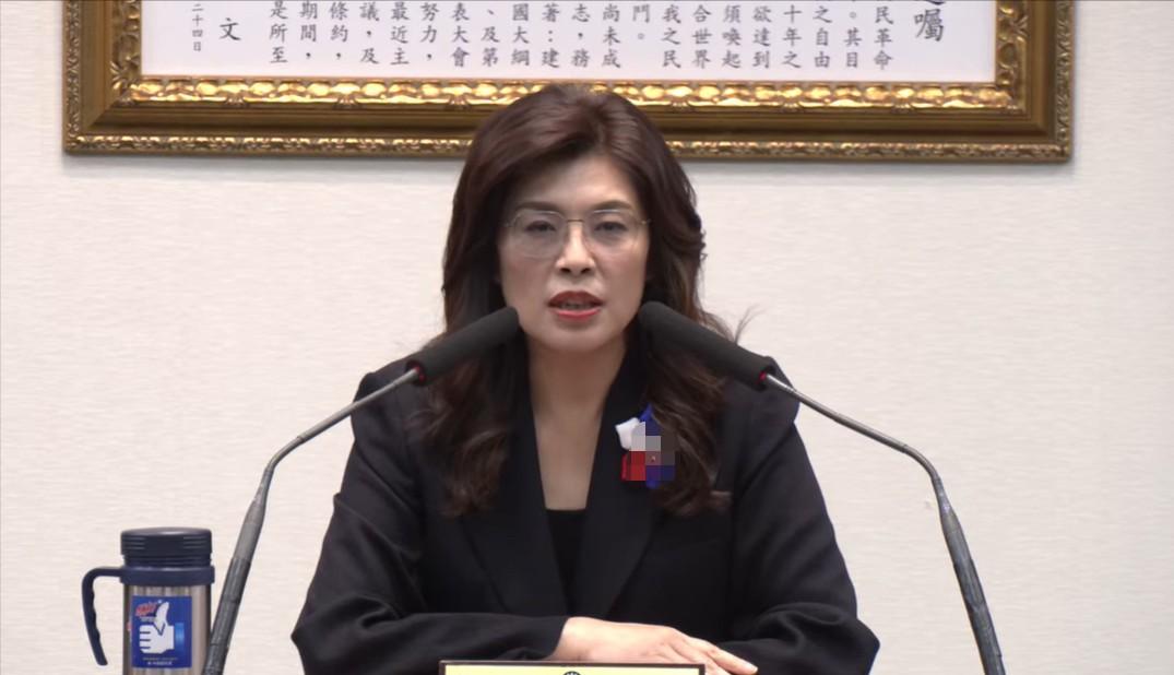 郑丽文表示，她访陆后国际媒体非常关切她是否愿意、是否有机会与川普会面，她当然非常