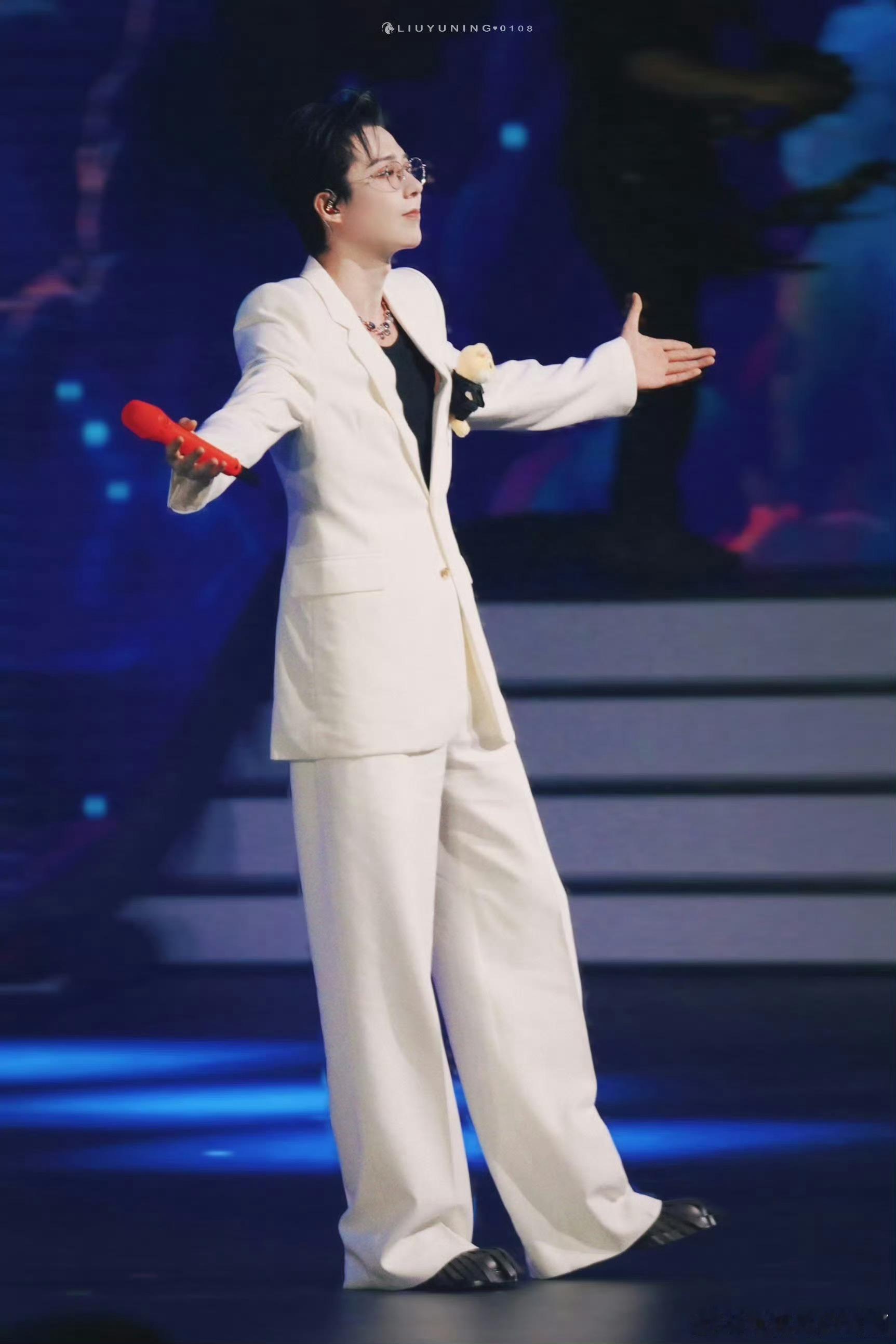 刘宇宁巡演第一步找粤语老乡刘宇宁巡演也是很值了，听他唱歌还能看他整活，刘宇宁也是
