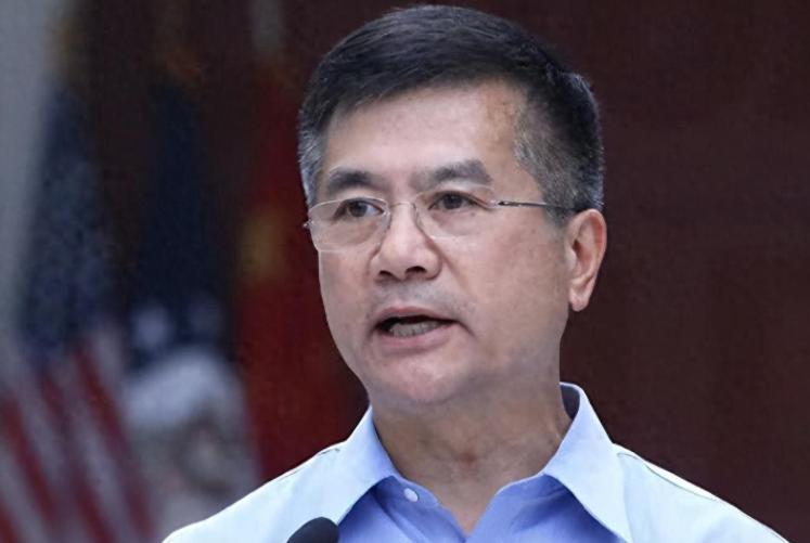 变脸比翻书还快！曾经当美国驻华大使时，骆家辉在不少涉华问题上态度强硬，句句强调美