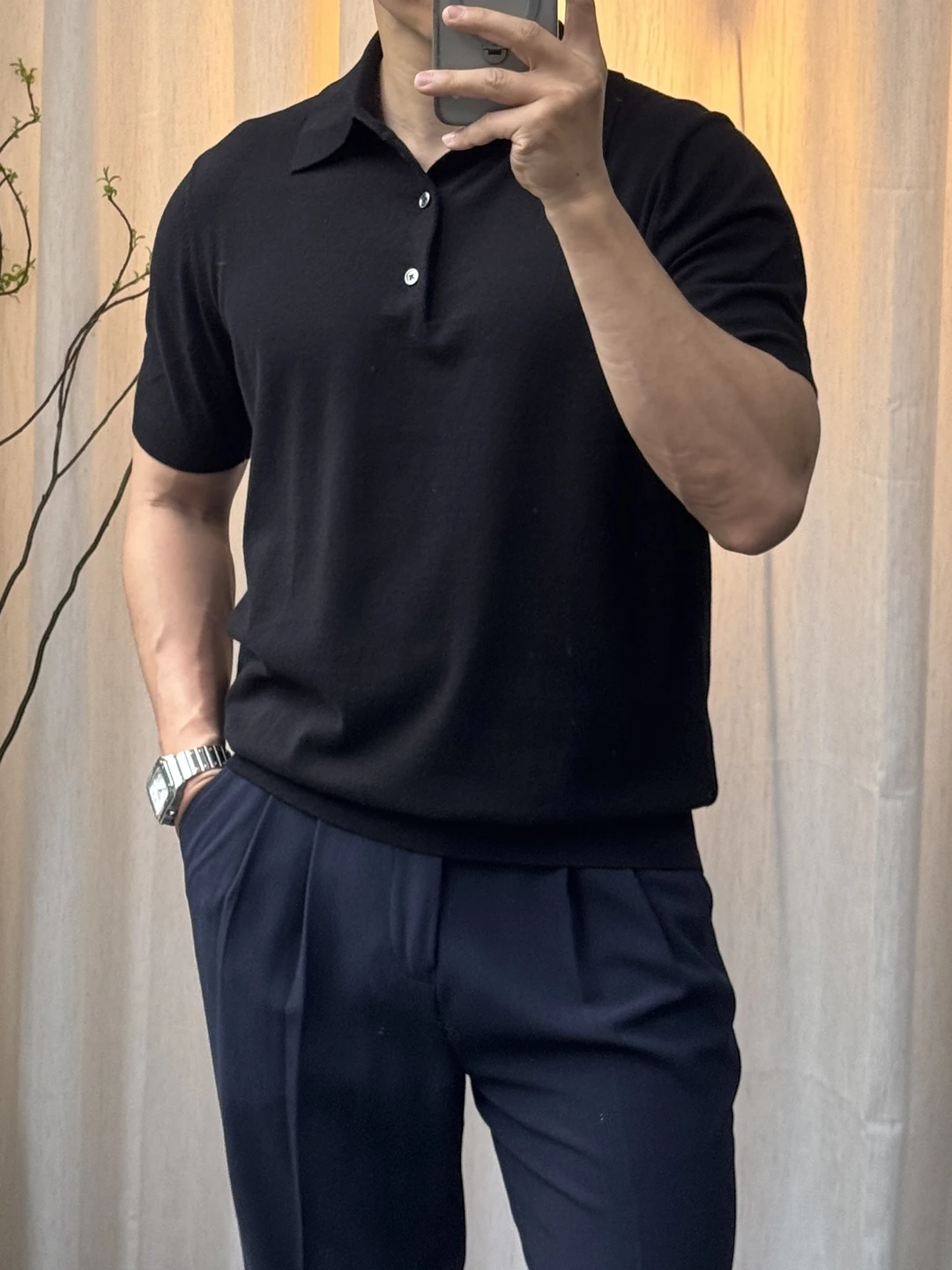 男生夏日通勤｜黑色Polo衫带来的职场安全感