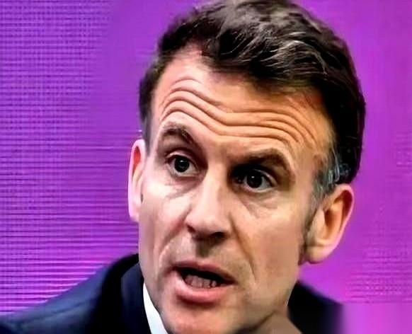 法国的马克龙，这回算是把桌子掀了。
他前脚刚跟日本人坐下，后脚就直接隔空喊话，点