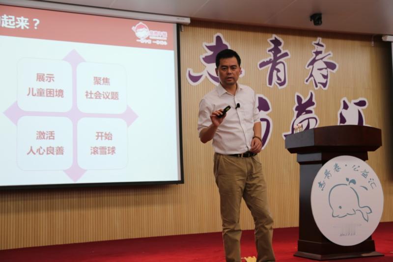 时隔多年回望免费午餐项目，我愈发明白：真正的社会进步，从不是尖锐对抗，而是温柔实