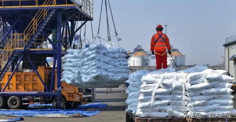 波斯湾石油危机正在放大，中国已经停止了出口化肥，涉及的主要是氮钾复合肥，日本从中