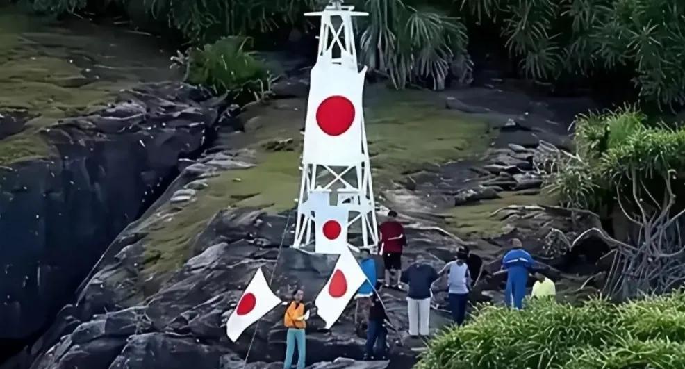 很多人问，中国为什么不趁着中日冲突，把钓鱼岛那座日本灯塔拆了？看着就来气，难道咱