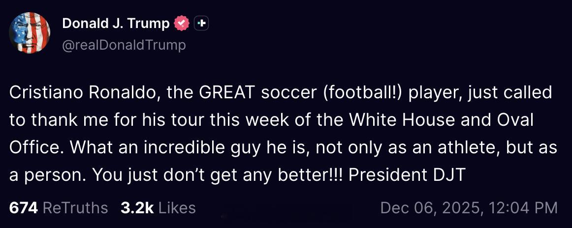 川普：“足球巨星C罗刚刚打电话来感谢我这周带他参观白宫和椭圆形办公室。他这人太棒