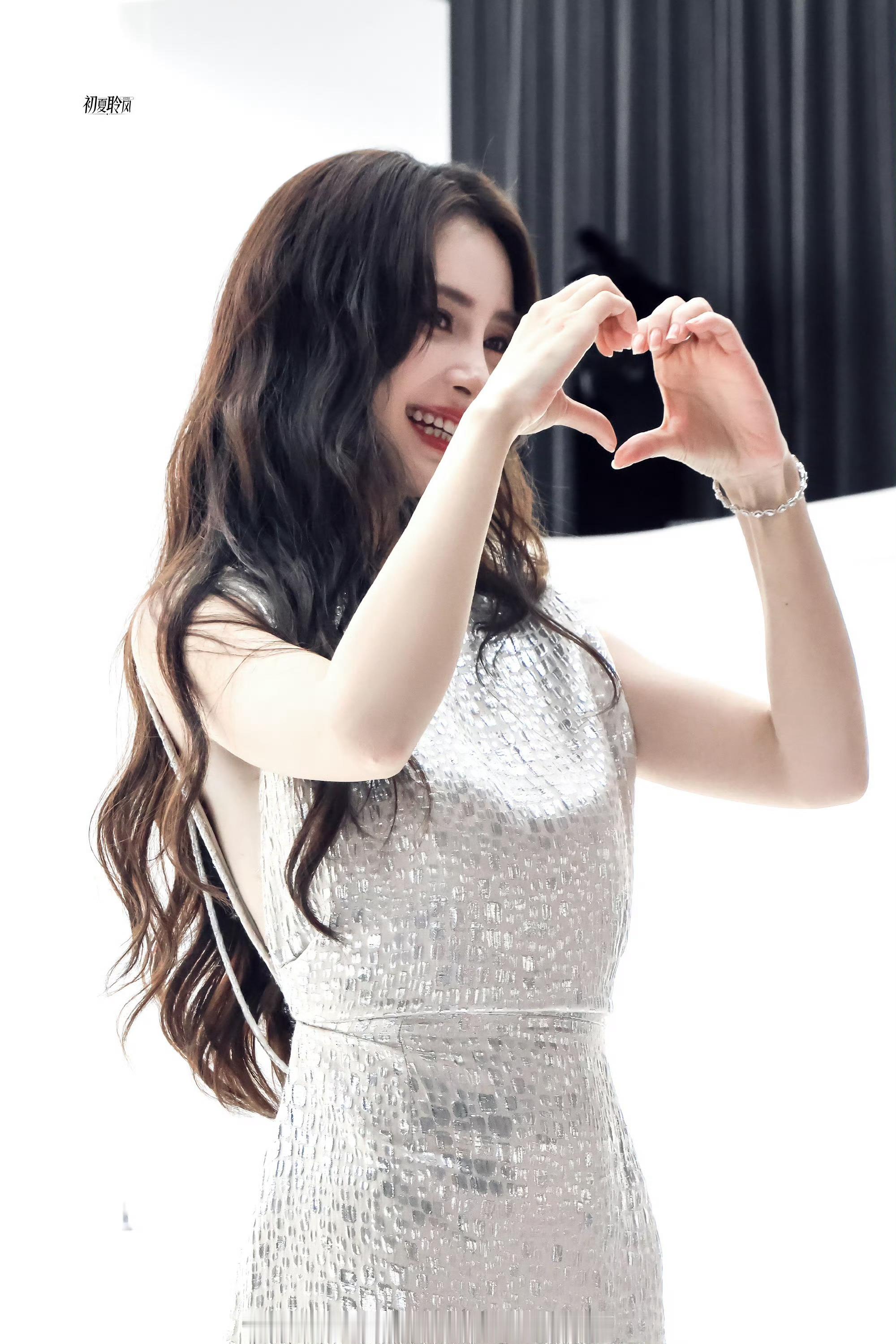 angelababy红蜻蜓女鞋代言人杨颖angelababy “爱没有定义，你与