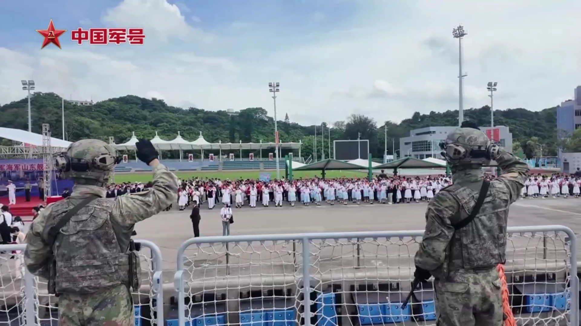 香港回归祖国28年山东舰编队访问香港随舰特战队员佩戴了耳机 ​​​