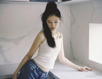 卢庚戌女儿LUNA身材比例天花板卢庚戌女儿LUNA眼神忧郁自带星味 卢庚戌的女儿