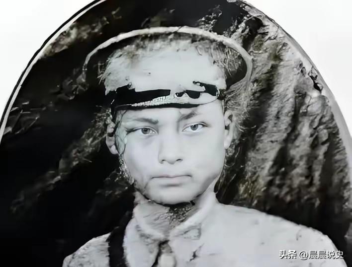 他受命清剿红军，却在看见炊烟时下令就地做饭，这一顿饭的恩情，竟让他后半生得以平安