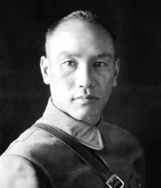 国民党少将，竟成红军救命恩人？这看似荒诞的背后，隐藏着怎样一段惊心动魄的历史？