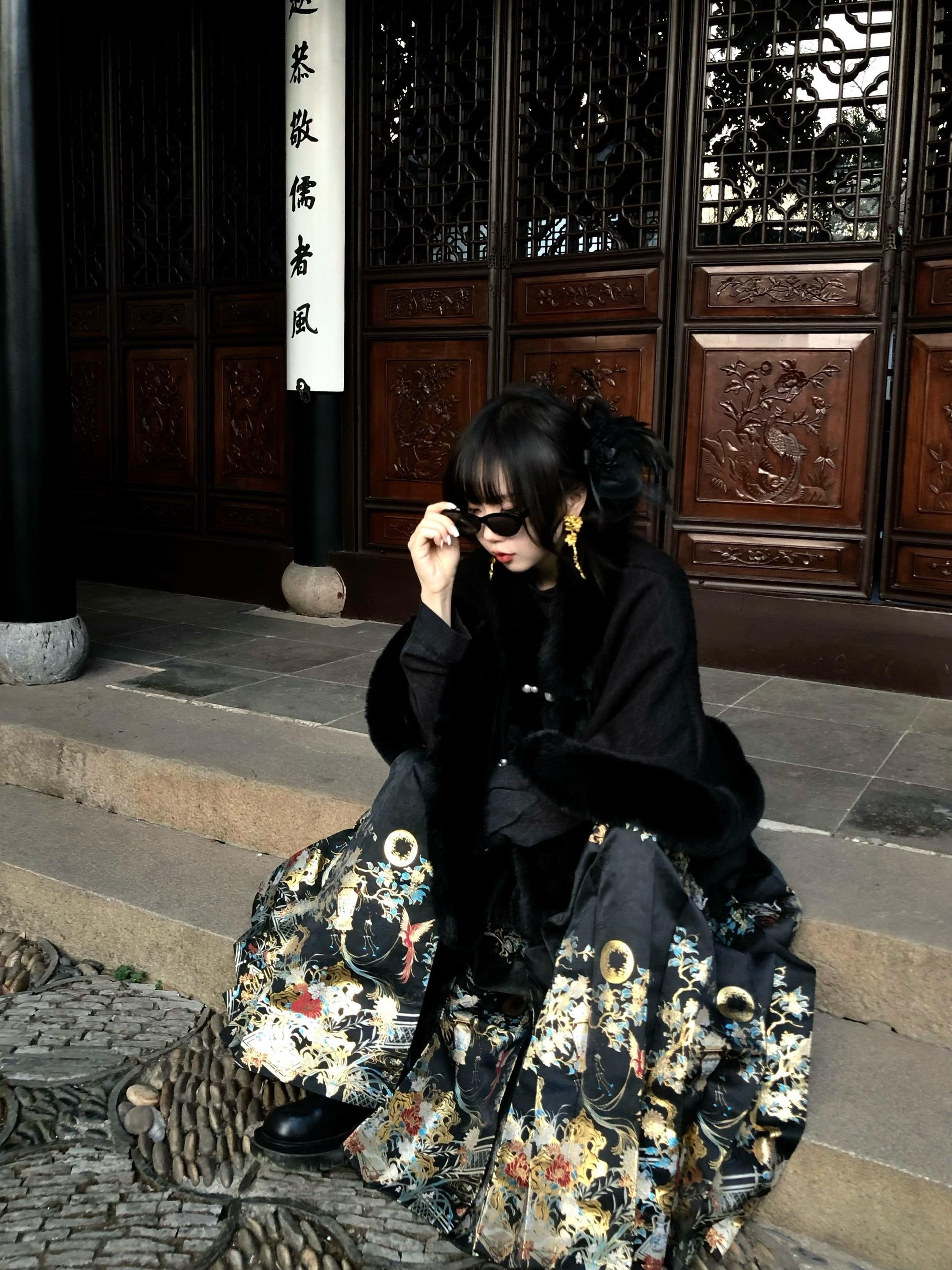 得了千钱想万钱 当了皇帝想成仙。