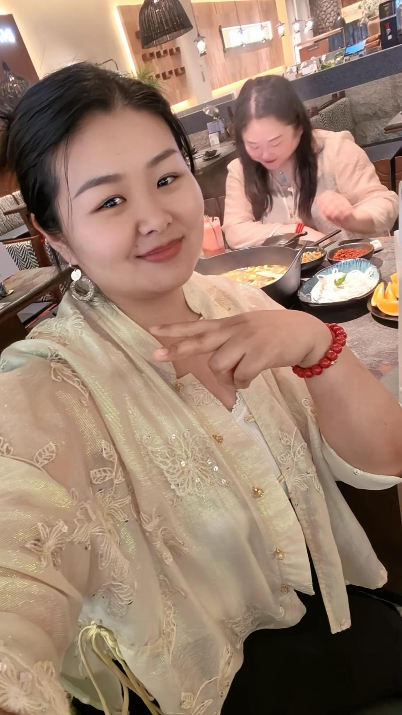 阿嬷言：为人当重情义，远  薄情寡义之人。食人间烟火，守心中道义。以赤诚待人，以