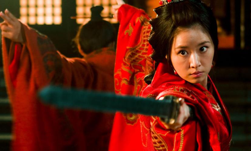 [微风]1881年，71岁的左宗棠娶了17岁的章怡为妾。洞房花烛夜，章怡慌忙拭去