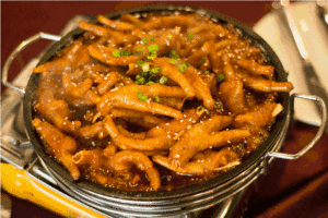 多品牌回应鸡爪安全我听爱吃鸡爪的，但看到这次曝光的有些担忧。这样看，还是自己家养