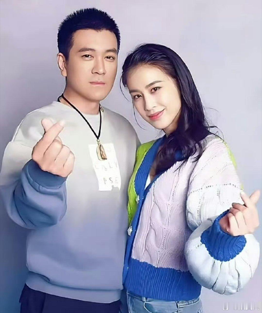 黄圣依和杨子各玩各的，这不是很明显吗？但也不耽误两人感情稳定，其乐融融，吃瓜真的