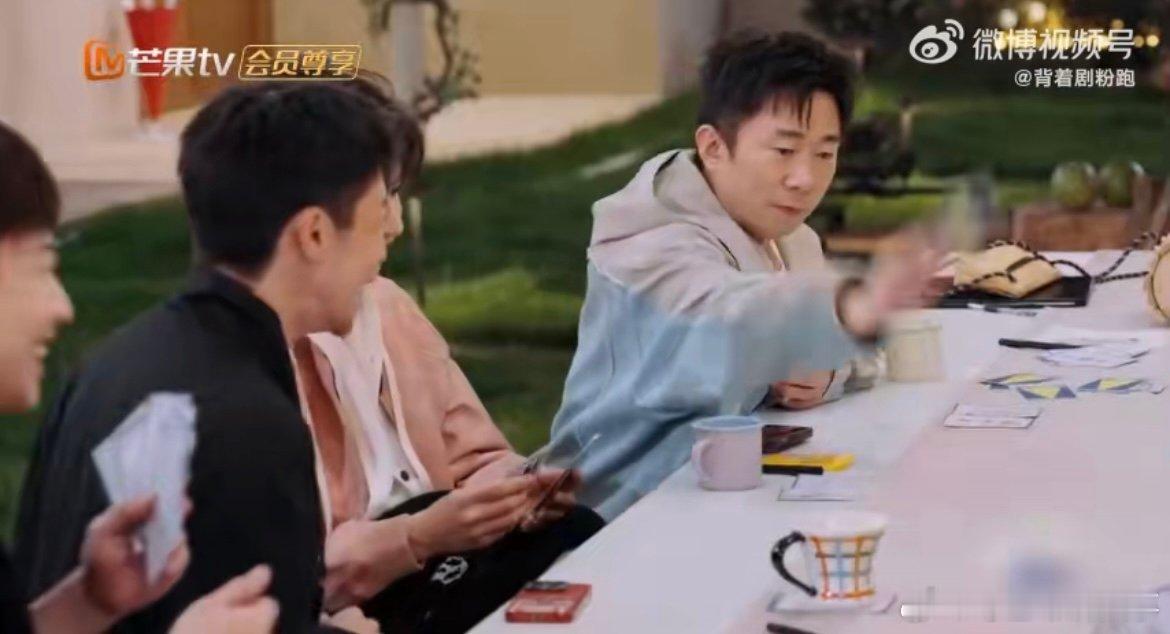 杨迪说杜华是娱乐圈西施 杨迪这张嘴是开了光吧！《我们的宿舍》游戏环节，为了赢也是