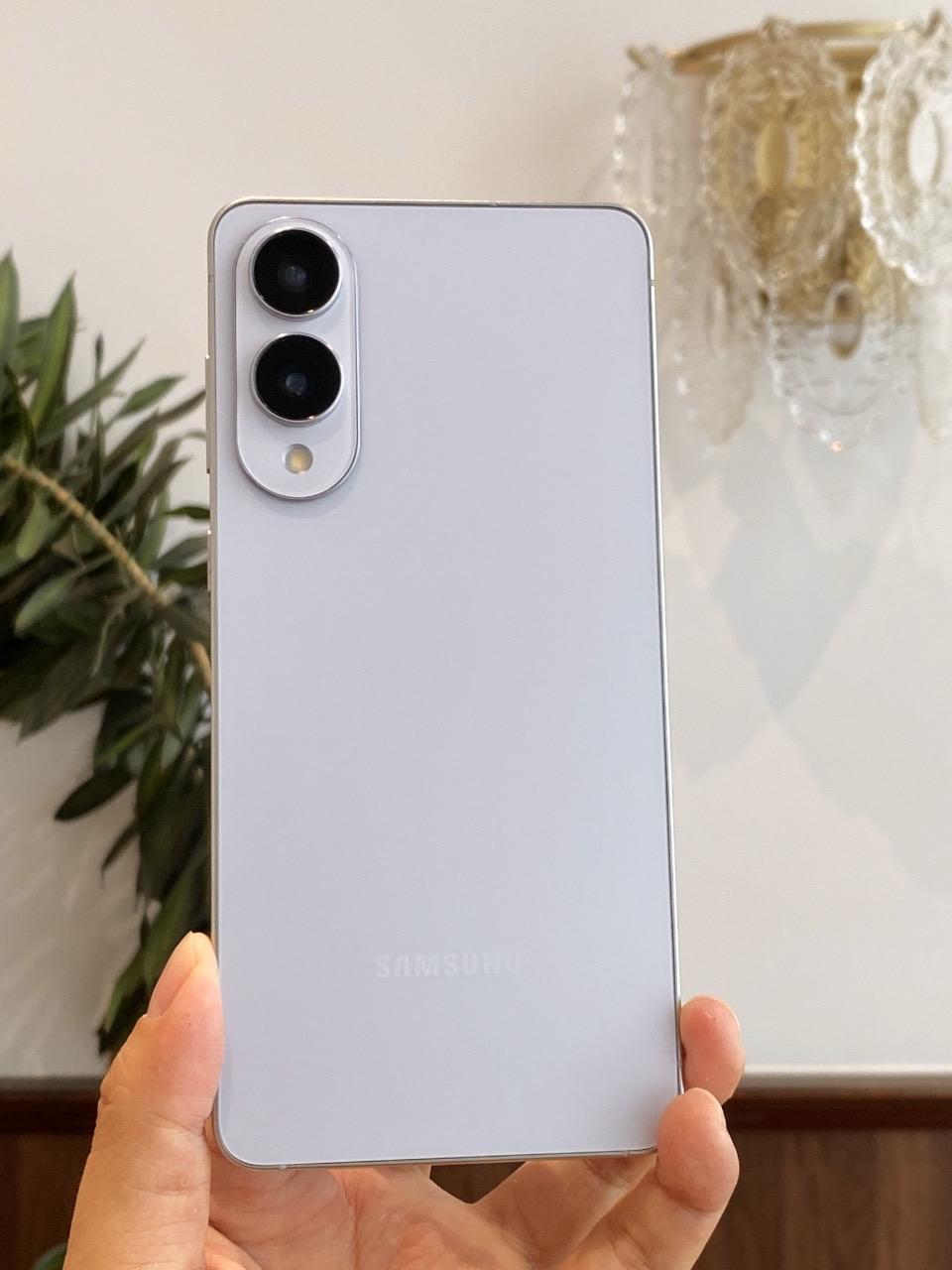 姐妹们快看我的新宠！三星S25 Edge也太香了吧～机身薄到放进小包包...