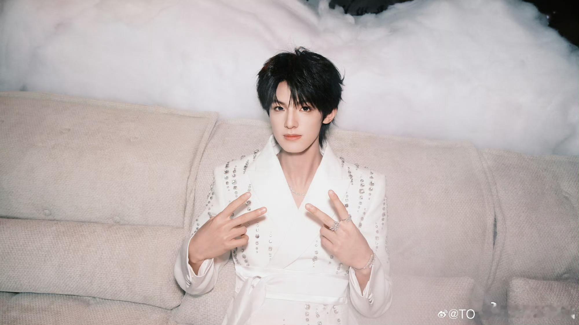 张泽禹歌手推荐top1张泽禹登顶歌手推荐张泽禹歌手推荐top1，支持✊ 
