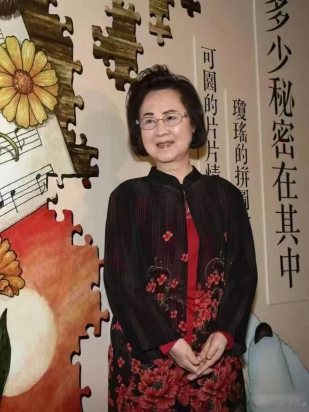 关于琼瑶，又挖出几个真相1.琼瑶阿姨的人脉强得可怕！遍布大半个娱乐圈，林青霞、刘