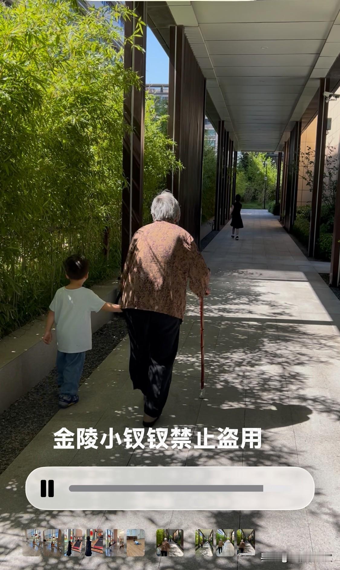 小虎是暖男

自上周幼儿园活动测试中，小虎成了为数不多的关心老师安危的孩子，很多