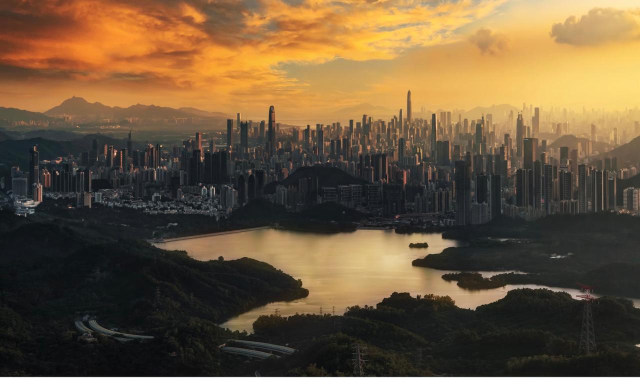 深圳之所以吸引人，究其原因还是在城市建设的发达先进，还有知名企业巨头的云集提供了