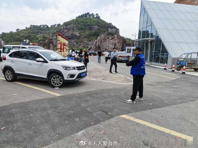 烟火气里台州网格员用平凡守护绘就温暖画卷 在台州三门县蛇蟠乡山前村，网格员俞良杰
