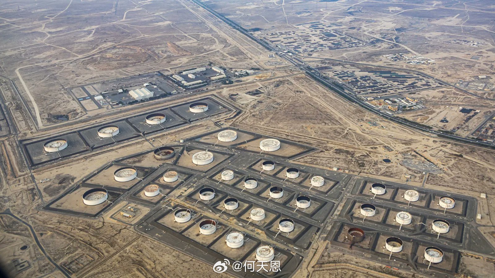 最新消息：由于霍尔木兹海峡关闭，科威特已全面停止石油生产。哈梅内伊之子接任最高领