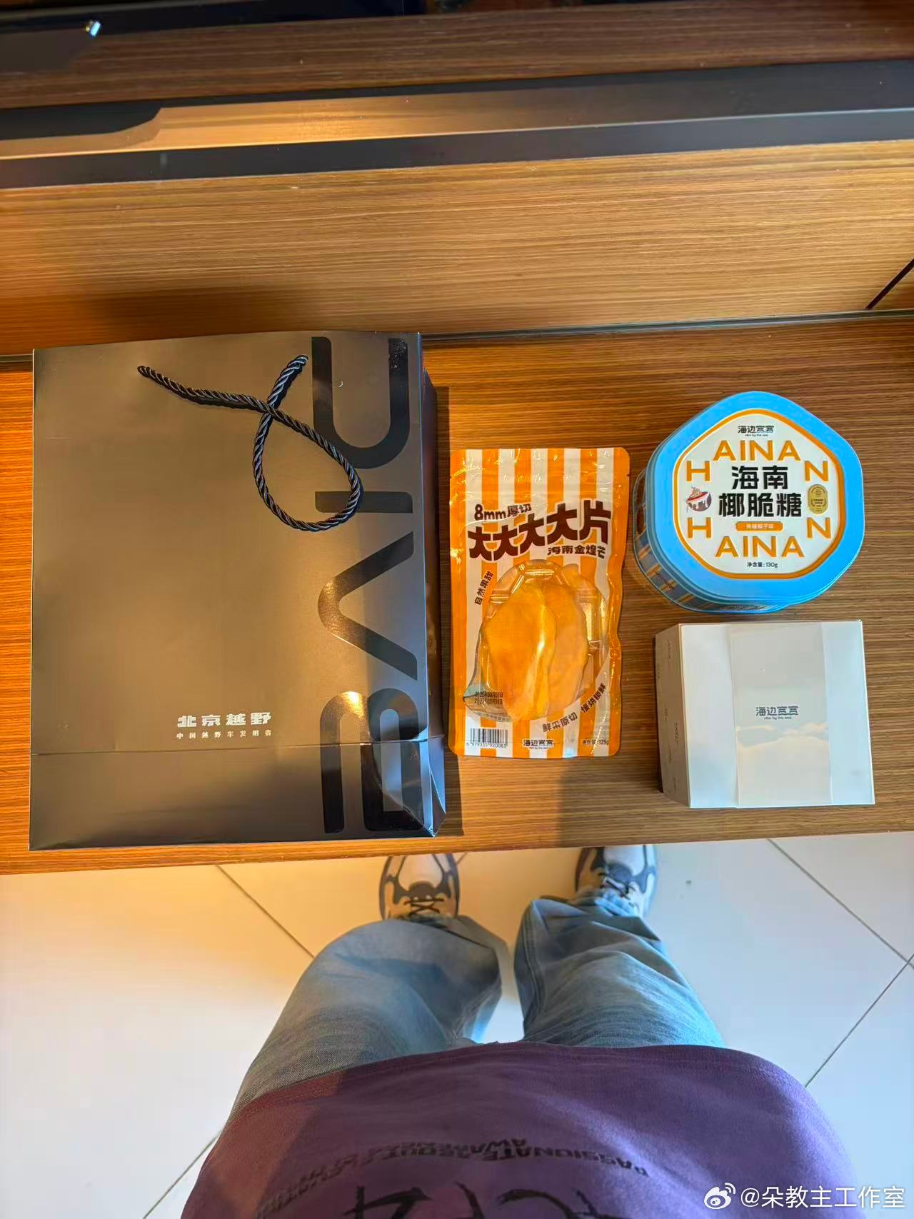 小编我一天跨两个季节。早上在北京还穿着外套，下午到了海口直接短袖。今天我来参加北