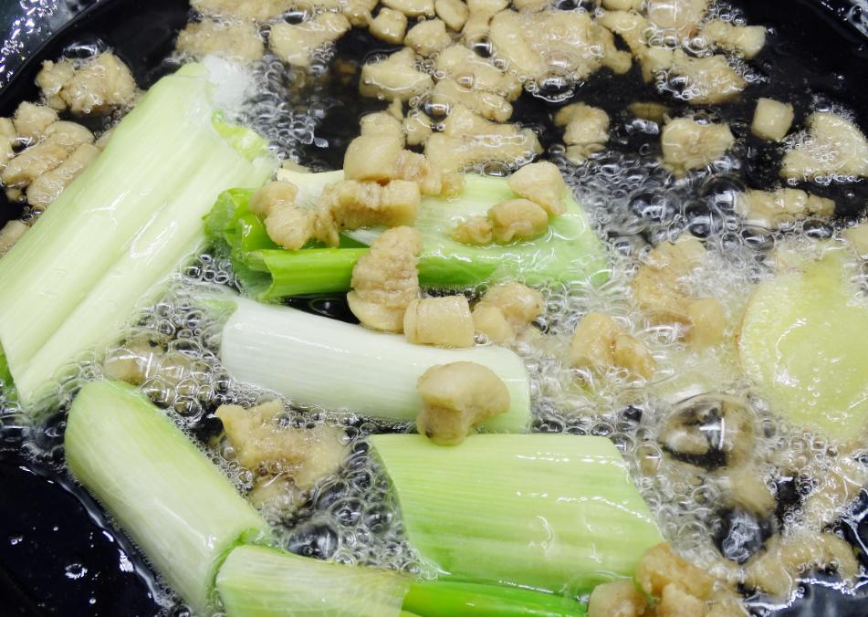 山东一大爷坚持用猪油炒菜，3年后体检，身体状况出乎意料

“你们这些年轻人都爱吃