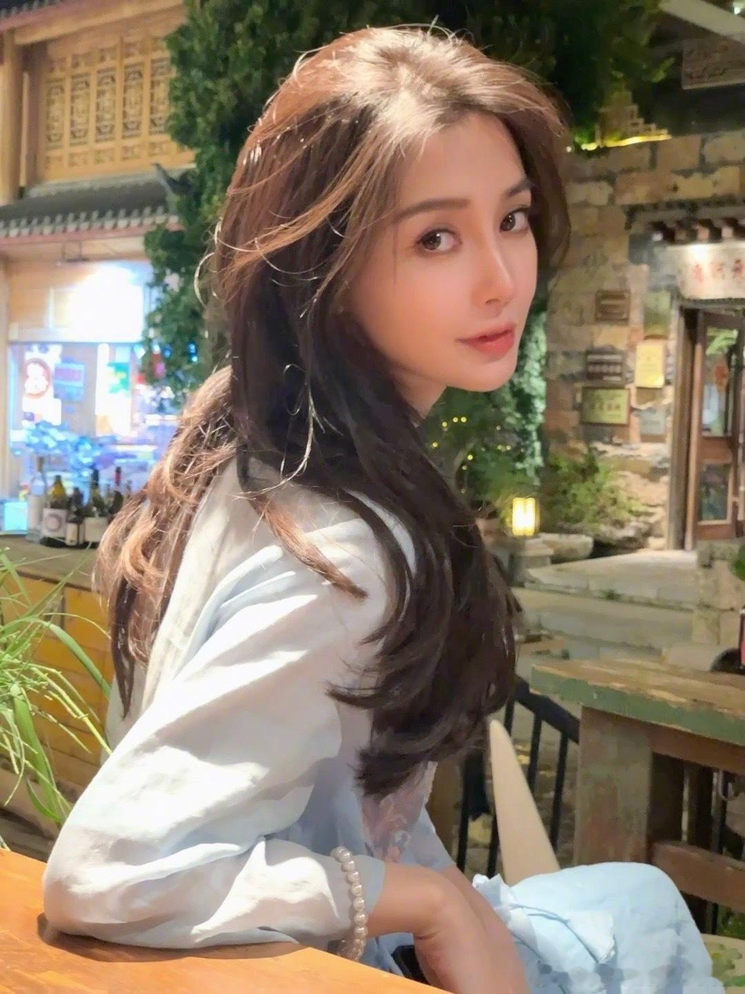 这是angelababy??? 不看vb名还以为哪个网红呢！ ​​​
