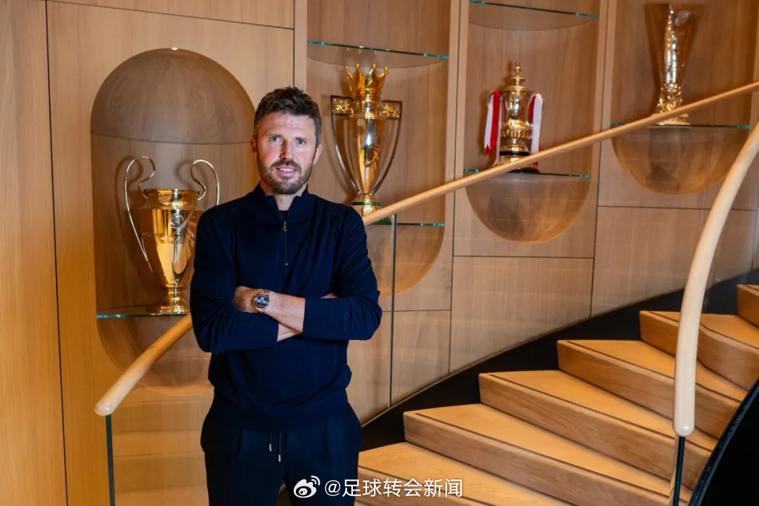 足球转会新闻 官方：曼联宣布任命卡里克为代理主帅直到本赛季结束。史蒂夫-霍兰德、