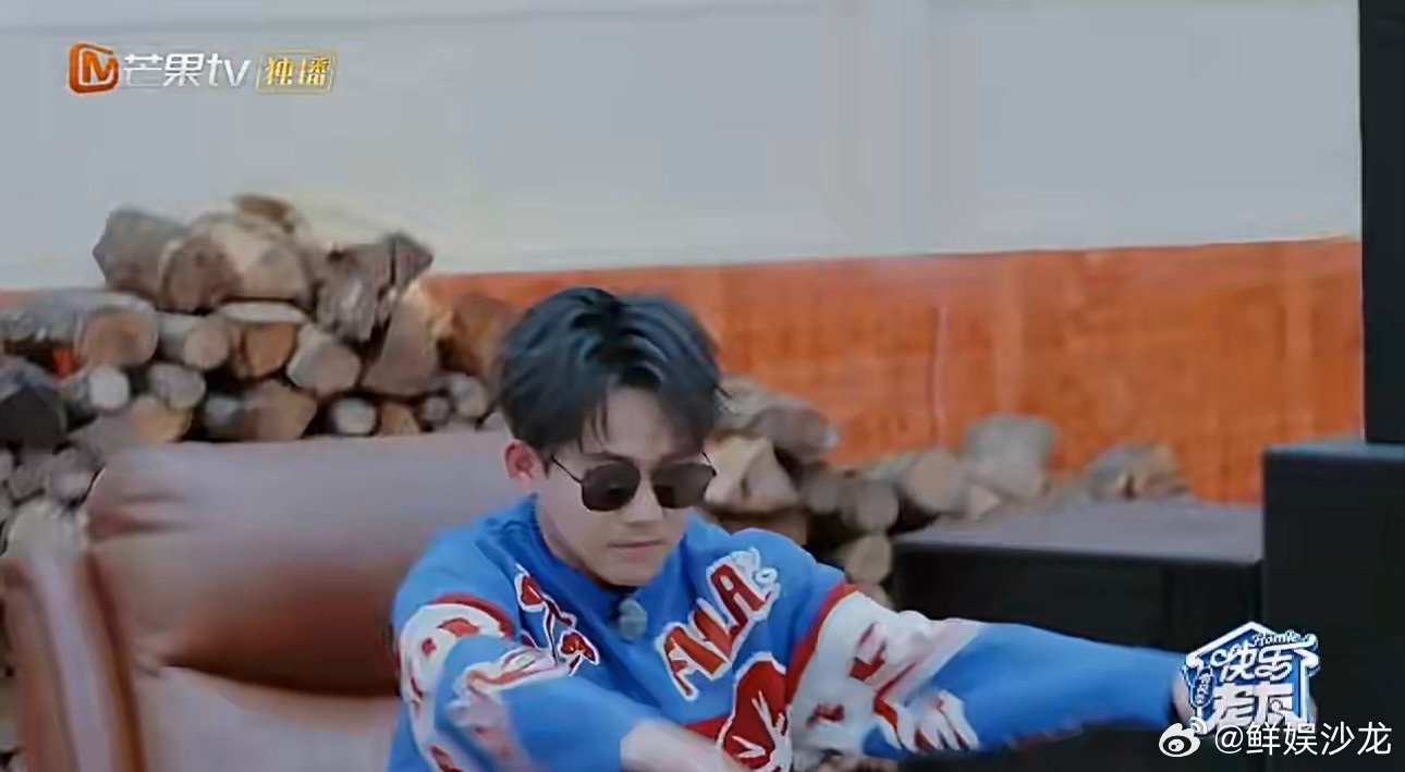 王栎鑫董事长塑普rap燃炸快乐老友记快乐老友有风季王栎鑫一开嗓，全场起立，董事长