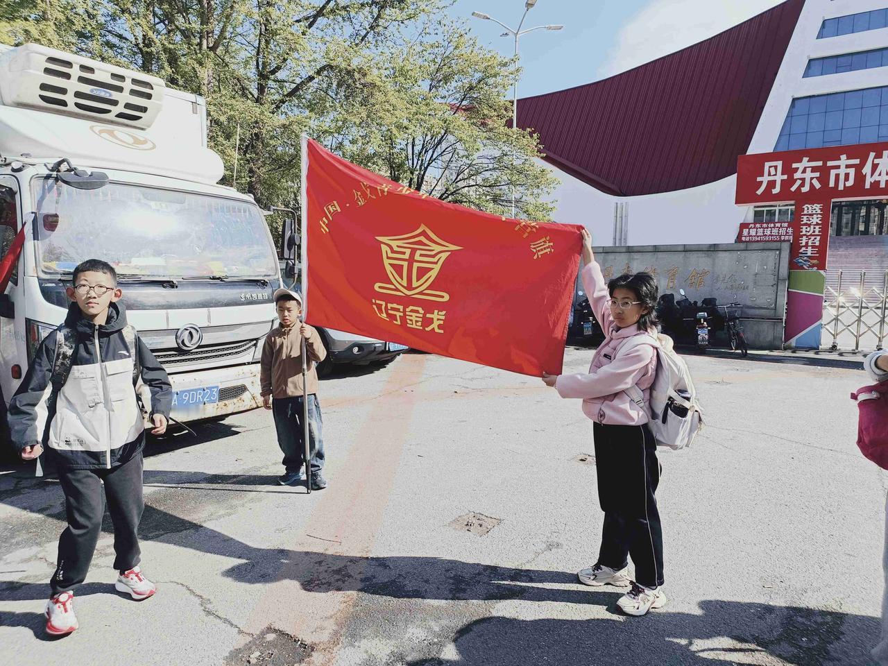 五一放假，面对上小学的女儿一想起放假在家天天看手机就满脑门子黑线呀！这可咋整呀？