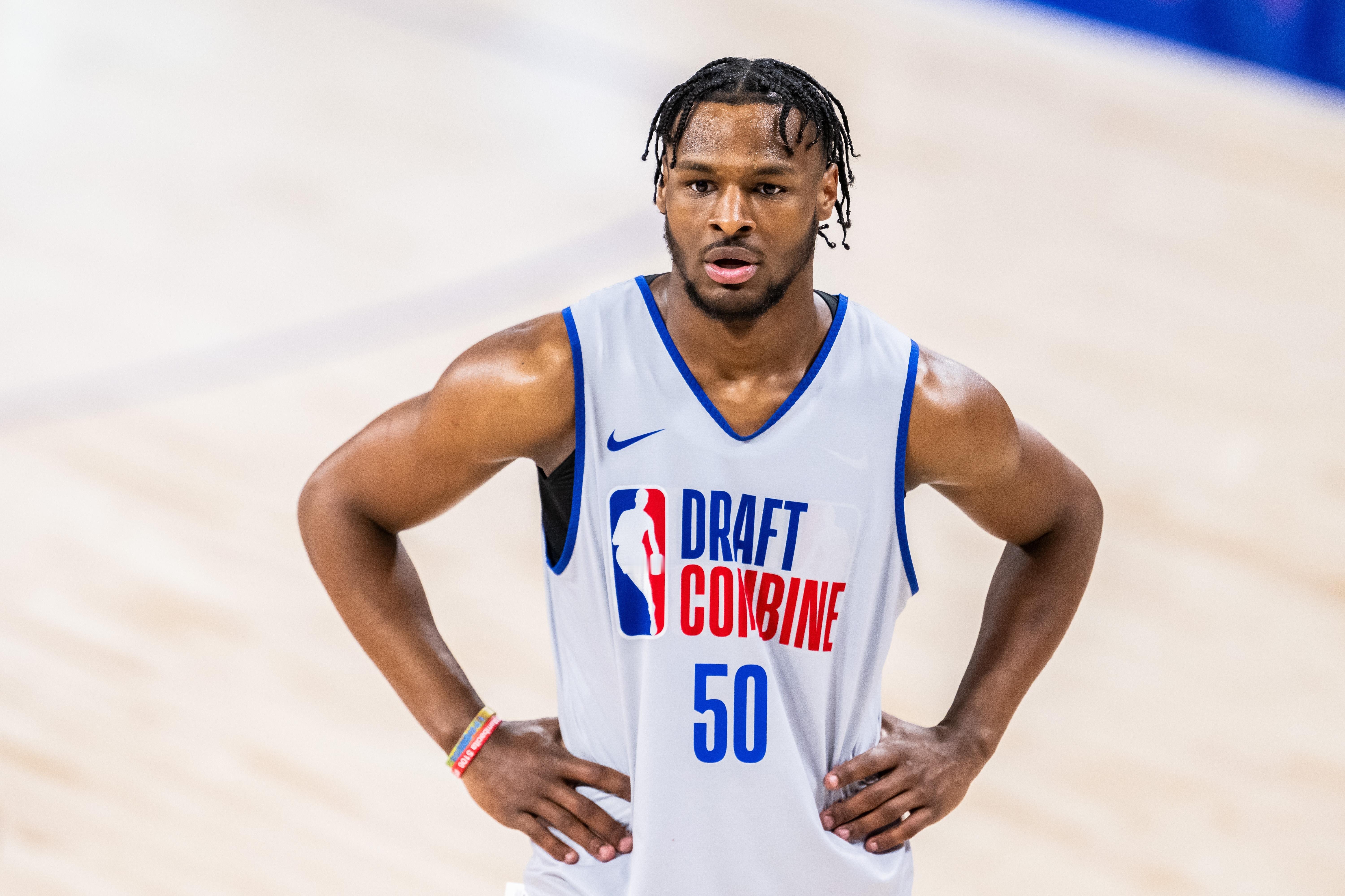 多支球队高管透露 为吸引詹姆斯加盟他们愿用首轮选布朗尼NBA目前的普遍看法是，无