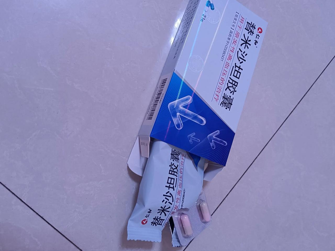 年龄不大的，我们两口子，吃了最少有十年的降压药了。

我和我老公，我59岁，我老