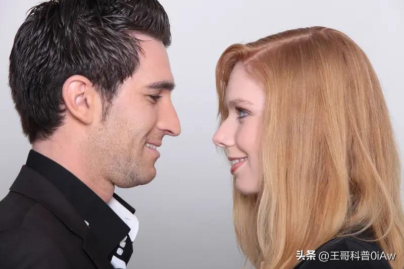 男人和女人相处的类型真的比我以前想的丰富太多，根本不是只有黏成连体婴或者相敬如宾