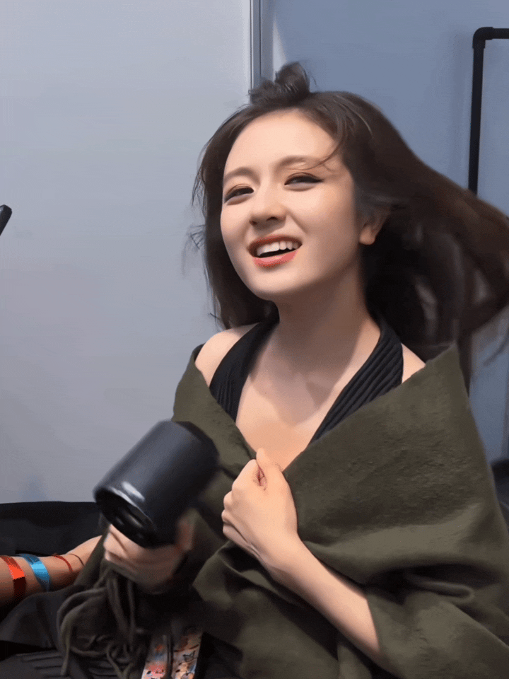 李兰迪笑起来真是甜度超标！