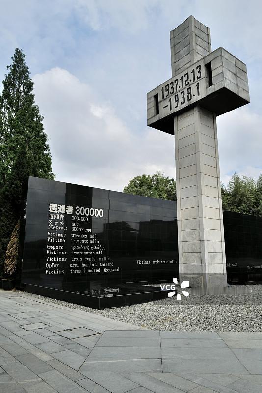 30万什么概念？
 
日本不会忘记，东京大轰炸一夜之间死亡10万人；日本不会忘记