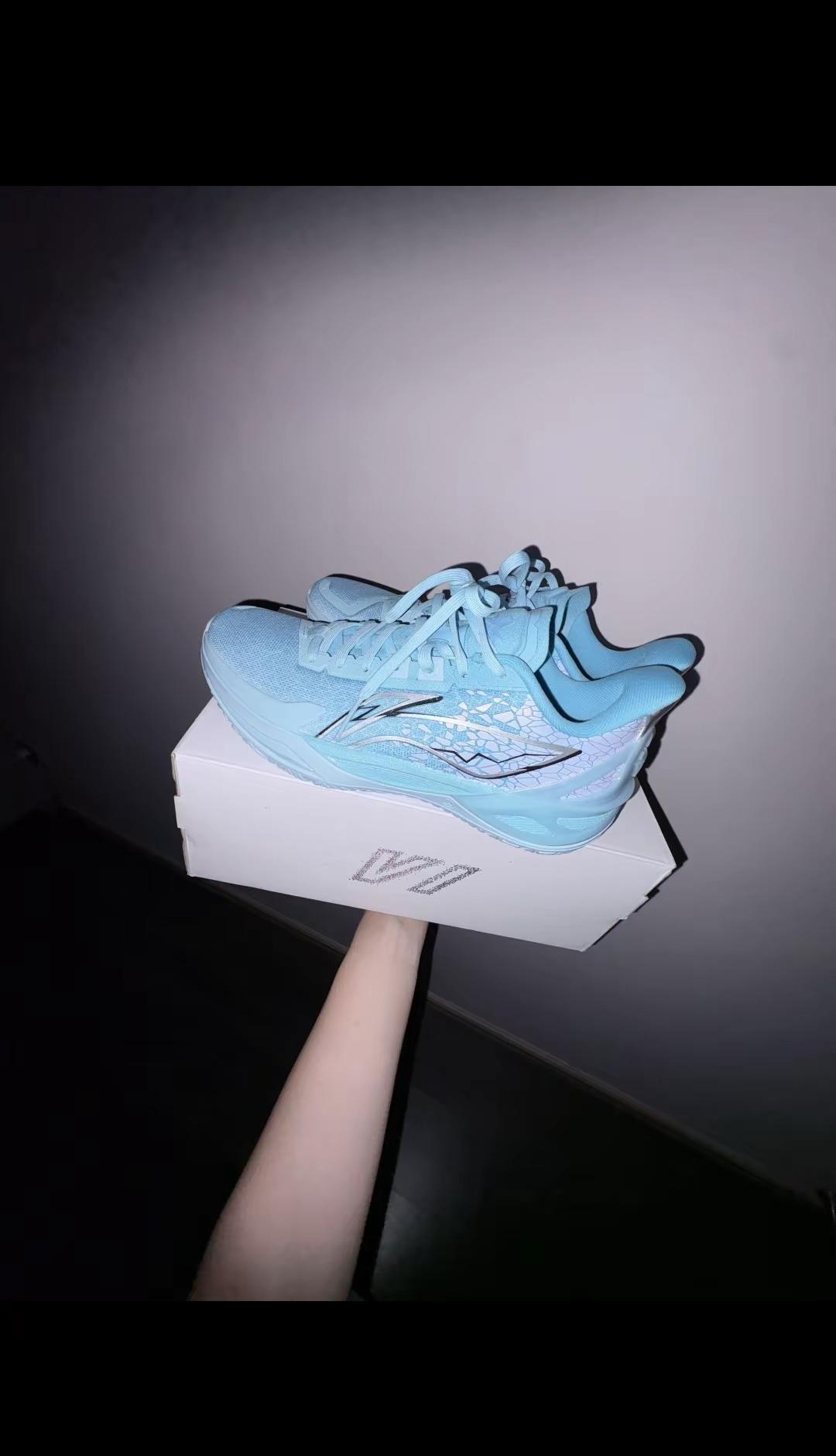 爱有很多种，比如拥有利刃6v2好虚弟送的@Y. 🤭💋利刃6v2 生日快乐br