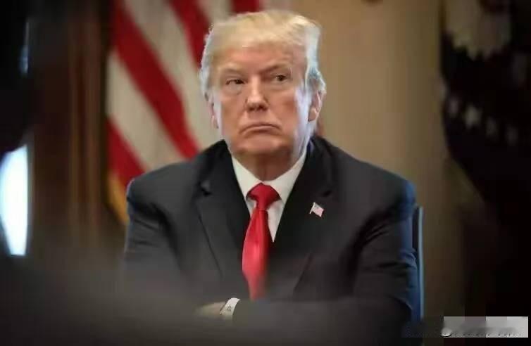 中国这边刚放出风声，说要是敢运武器就直接扣人扣船，美国那边的戏精表演立马就开始了