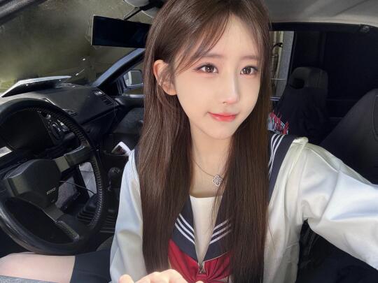 像不像等你下课的女同学📷
