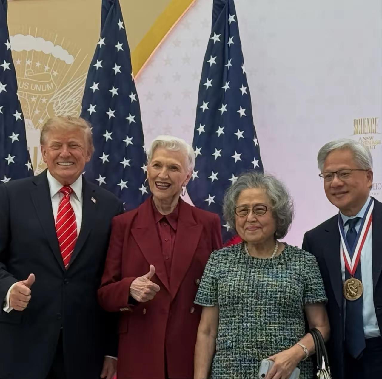 妈妈来了，儿子马斯克也得让出C位！
不得不说，马斯克这妈妈的气场，还真的是无人能