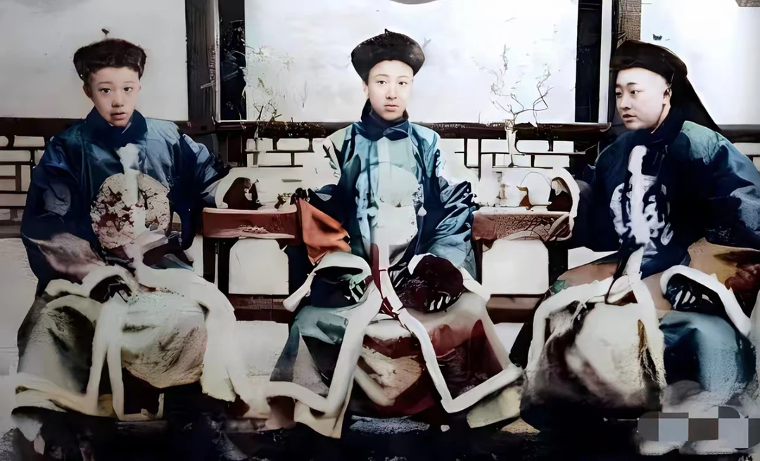 清末最后三年的实权，居然掌握在平均年龄不到25岁的三个年轻人手里，就是...