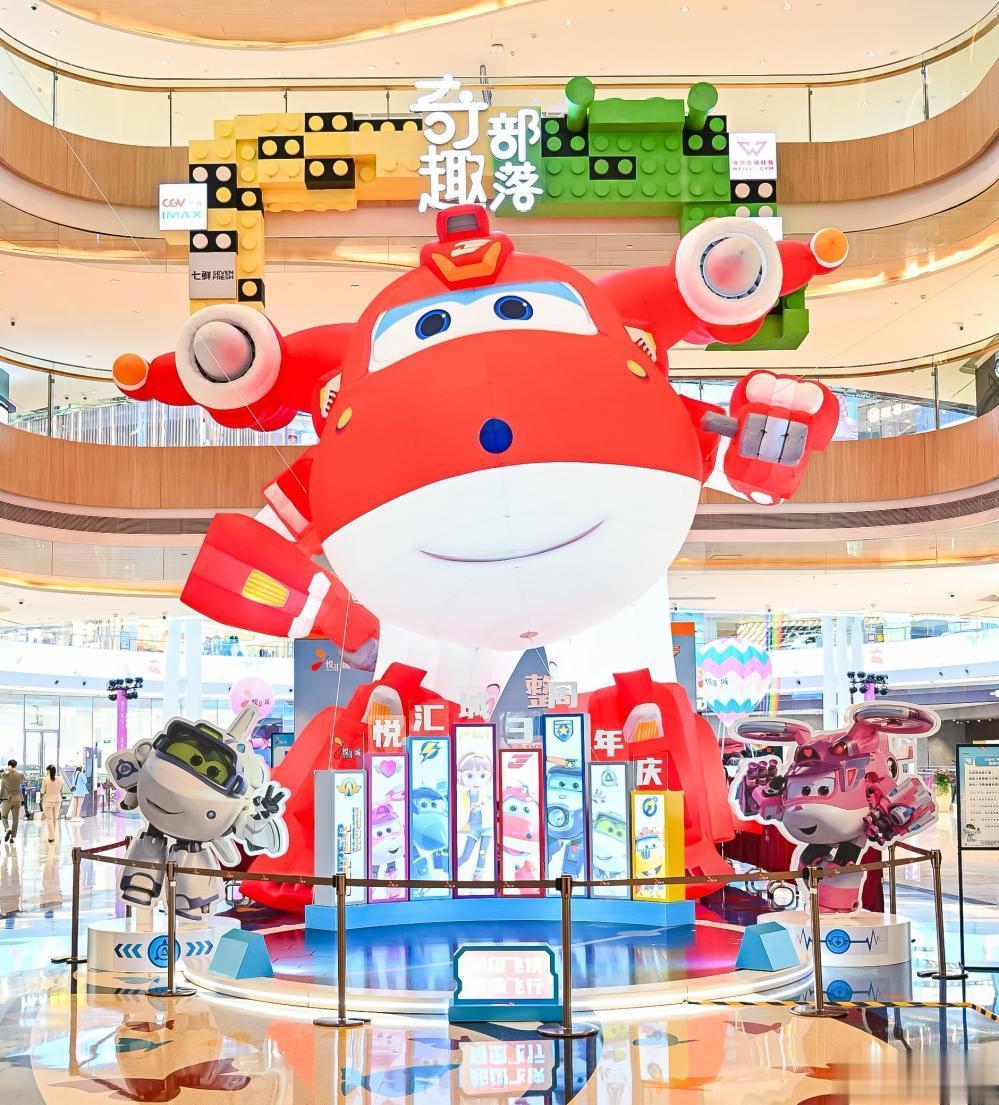 【处处是舞台、转角是剧场！广州消费市场又燃又爆】这个黄金周，广州消费市场又燃又爆