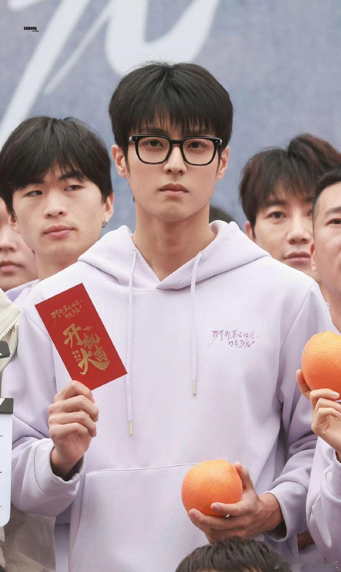 陈靖可 智性恋天菜作为一名学霸，陈靖可的演技从未让人失望。他在《致我那菜市场的白