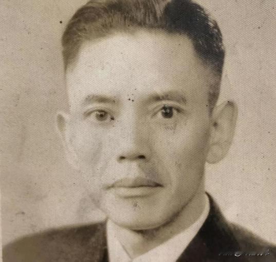 1948，毛人凤派特务沈醉去暗杀自己的姐夫余乐醒。沈醉到达时，毫不知情的余乐醒正