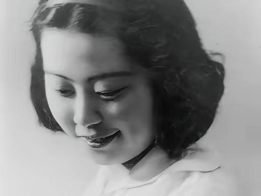 1946年，老蒋的绝密部署刚念完，延安就门儿清，气得他拍桌子让吴铁城抓内鬼。
