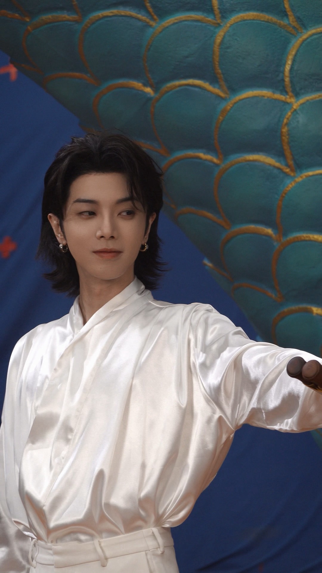 华晨宇一组片场花絮live，清晰的帅气华晨宇一组片场花絮live华晨宇片场花絮l